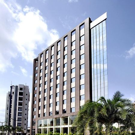 Hotel H - Sandhill Hotels Private Limited Ānand Extérieur photo