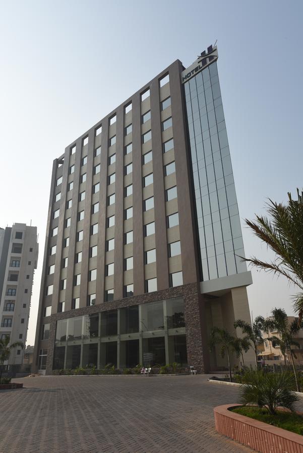 Hotel H - Sandhill Hotels Private Limited Ānand Extérieur photo