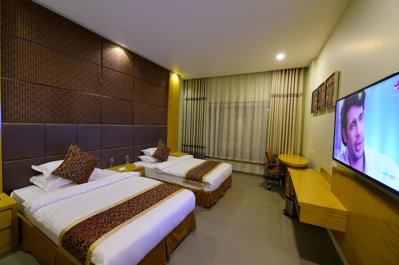 Hotel H - Sandhill Hotels Private Limited Ānand Extérieur photo