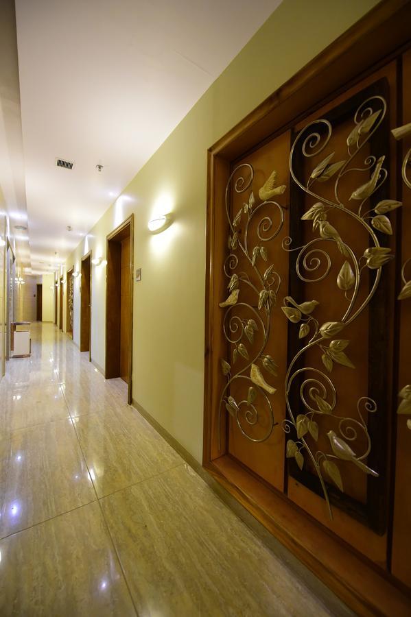 Hotel H - Sandhill Hotels Private Limited Ānand Extérieur photo