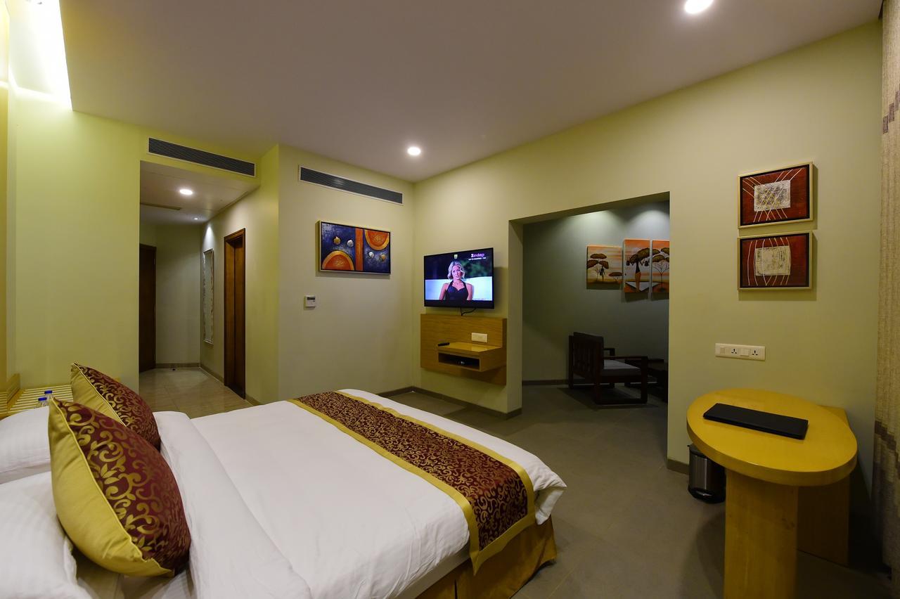Hotel H - Sandhill Hotels Private Limited Ānand Extérieur photo