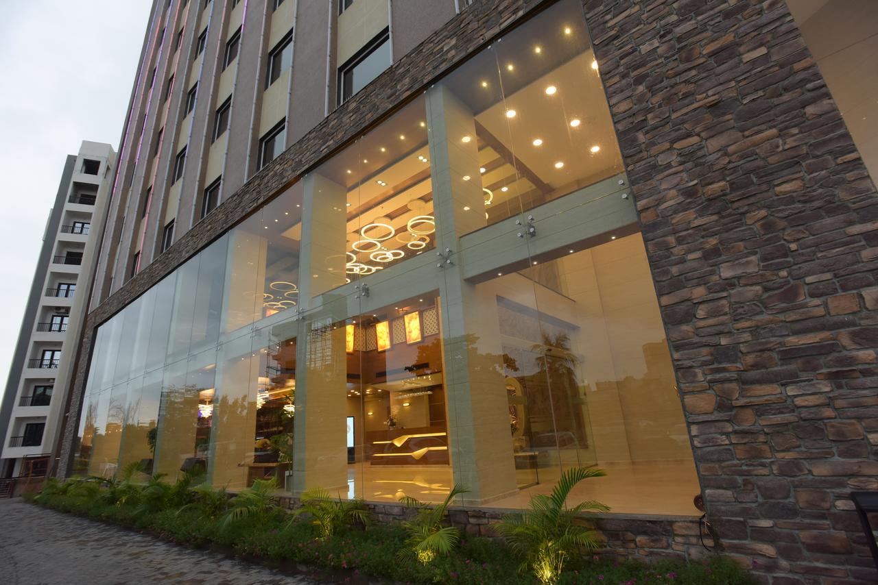 Hotel H - Sandhill Hotels Private Limited Ānand Extérieur photo