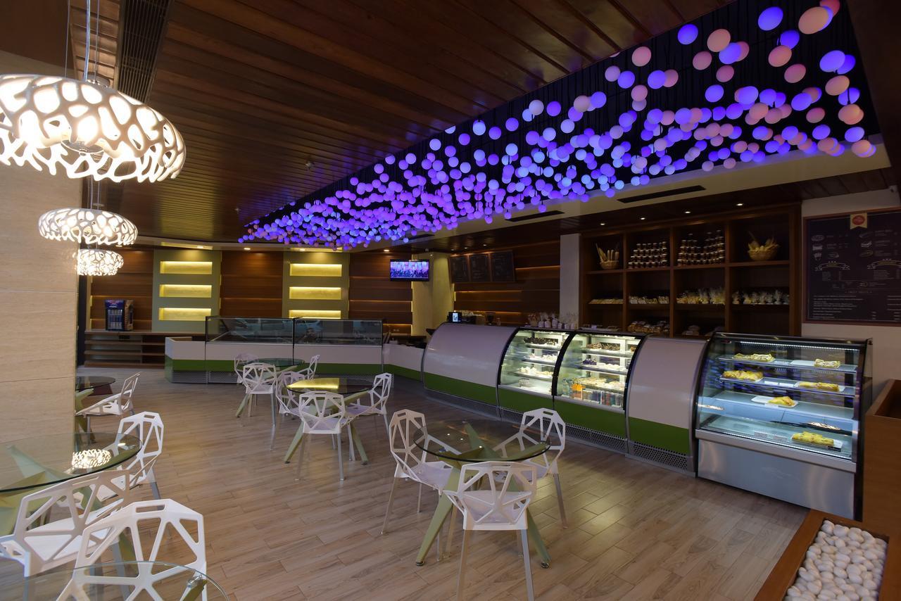 Hotel H - Sandhill Hotels Private Limited Ānand Extérieur photo
