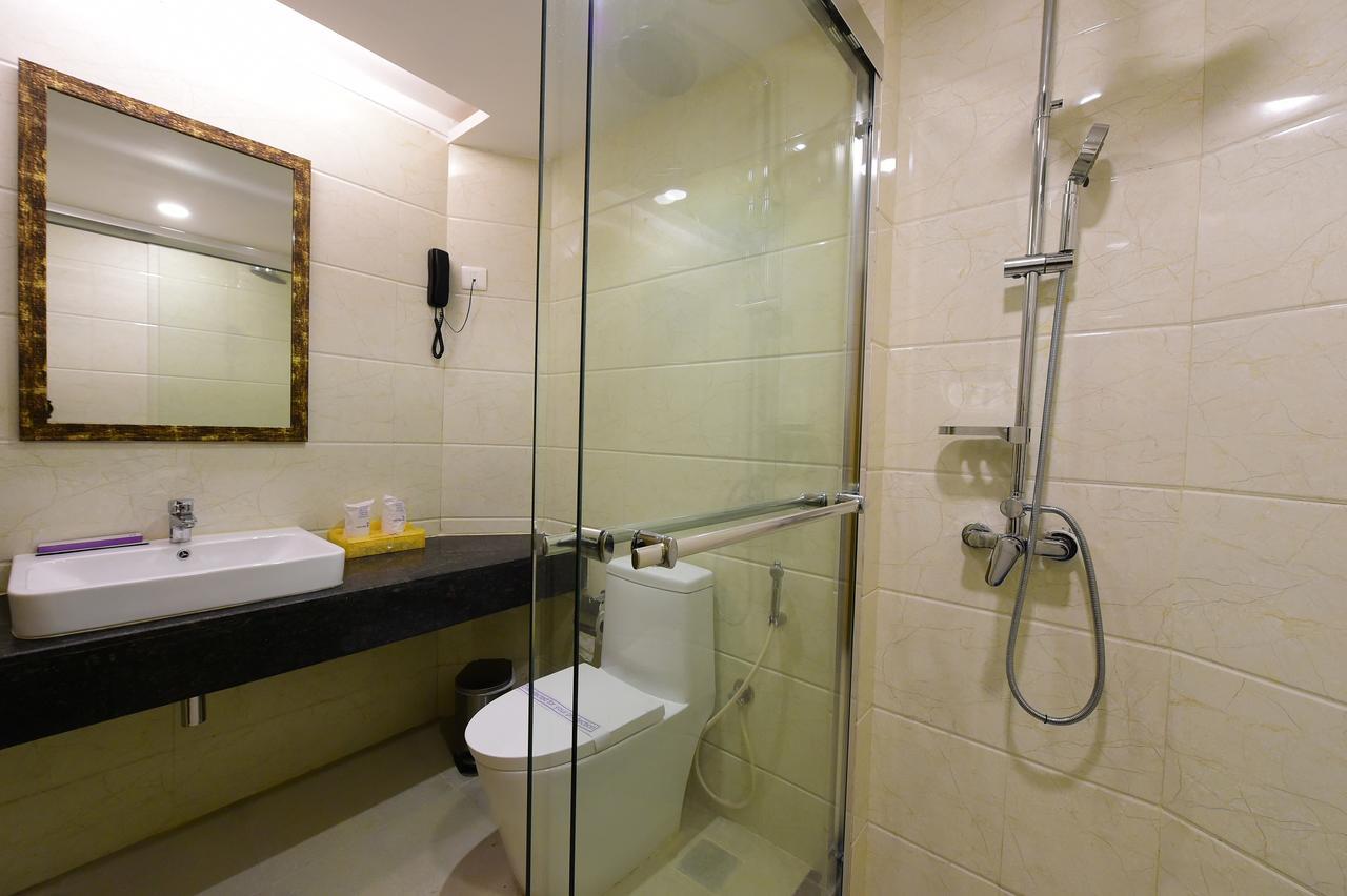 Hotel H - Sandhill Hotels Private Limited Ānand Extérieur photo