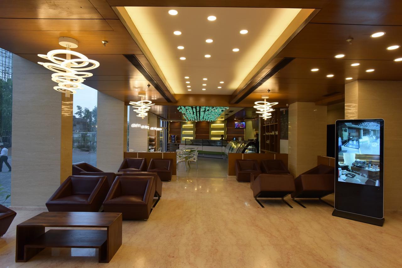 Hotel H - Sandhill Hotels Private Limited Ānand Extérieur photo