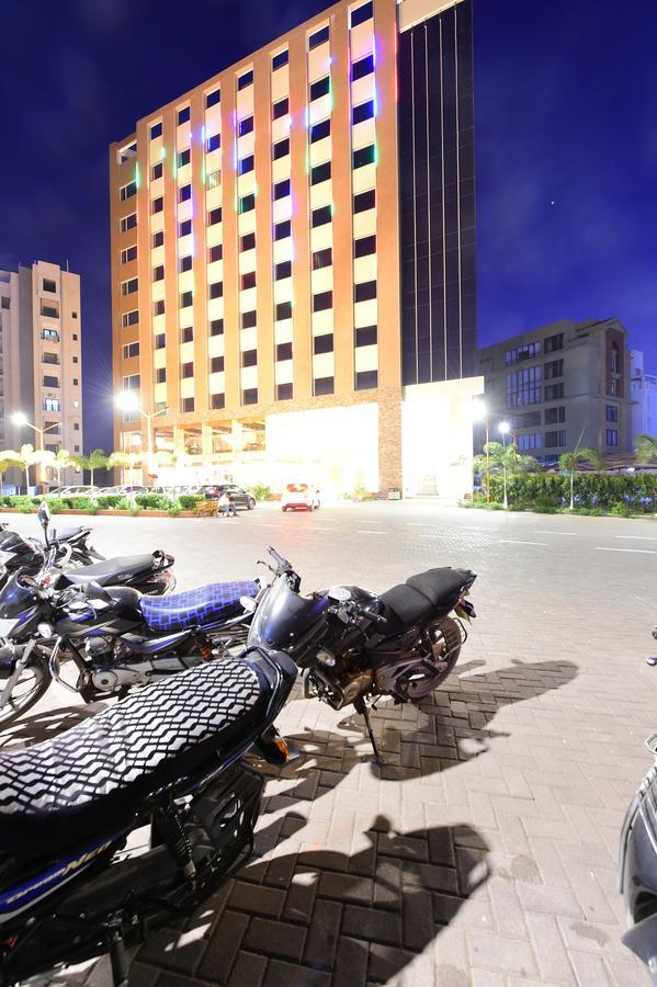 Hotel H - Sandhill Hotels Private Limited Ānand Extérieur photo